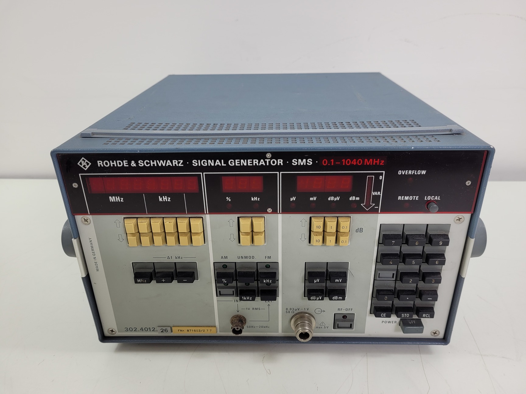 Image of Rohde & Schwarz Signal Generator SMS 302.4012.26 Lab Spares/Repairs