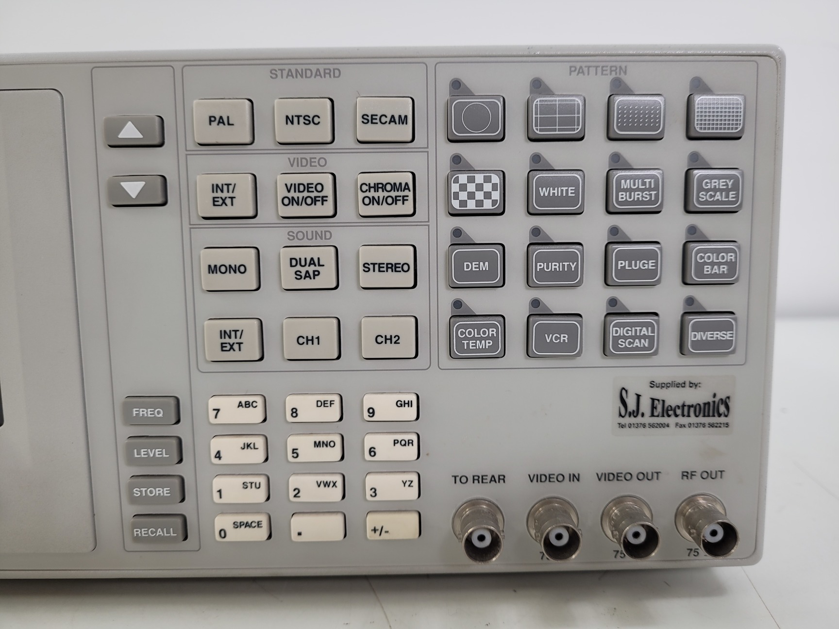 Image of FLUKE 54200M01 TV Signal Generator Lab