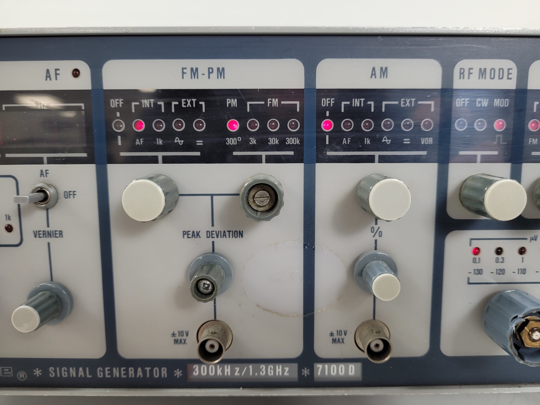 Image of Adret Electronique Signal Generator 7100D Lab