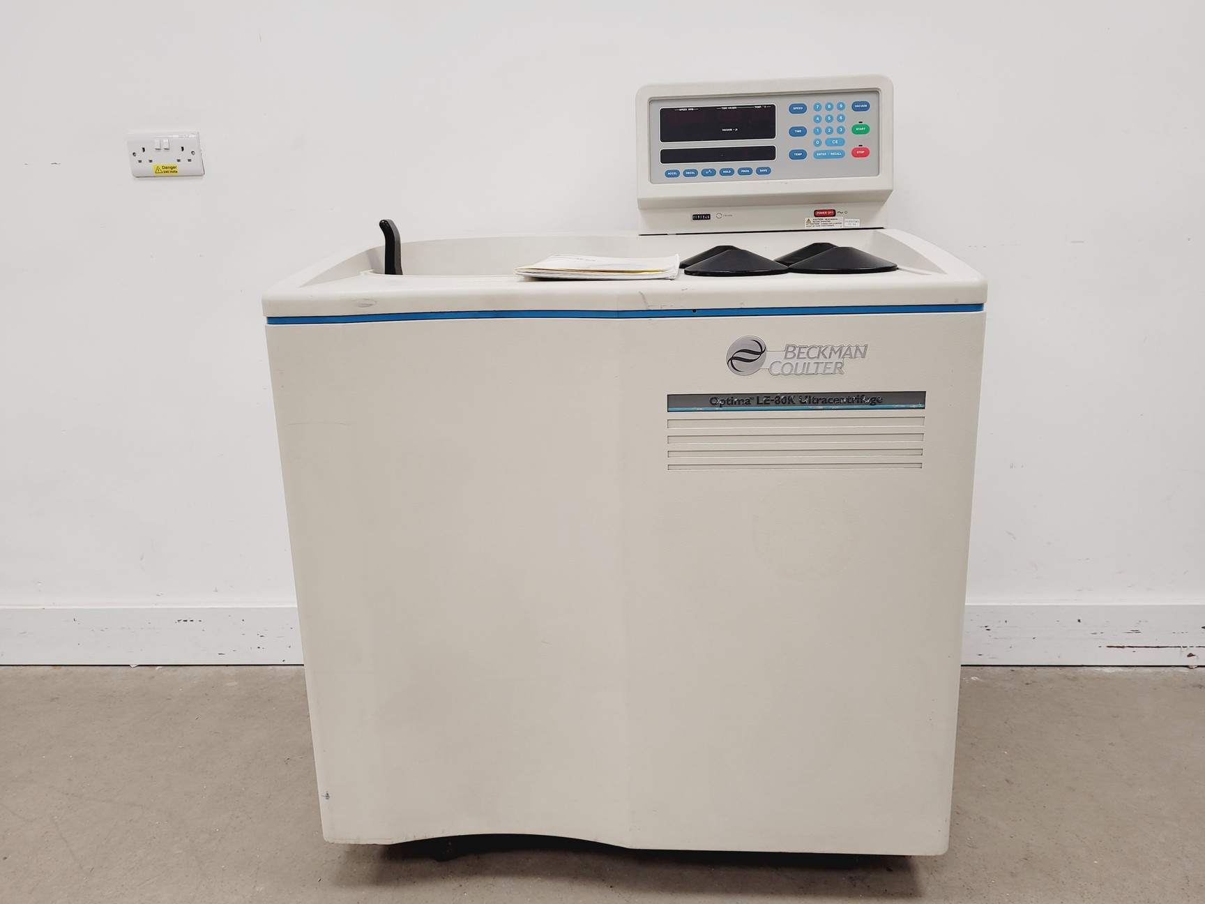 Image of Beckman Coulter Optima LE-80K Ultracentrifuge Lab