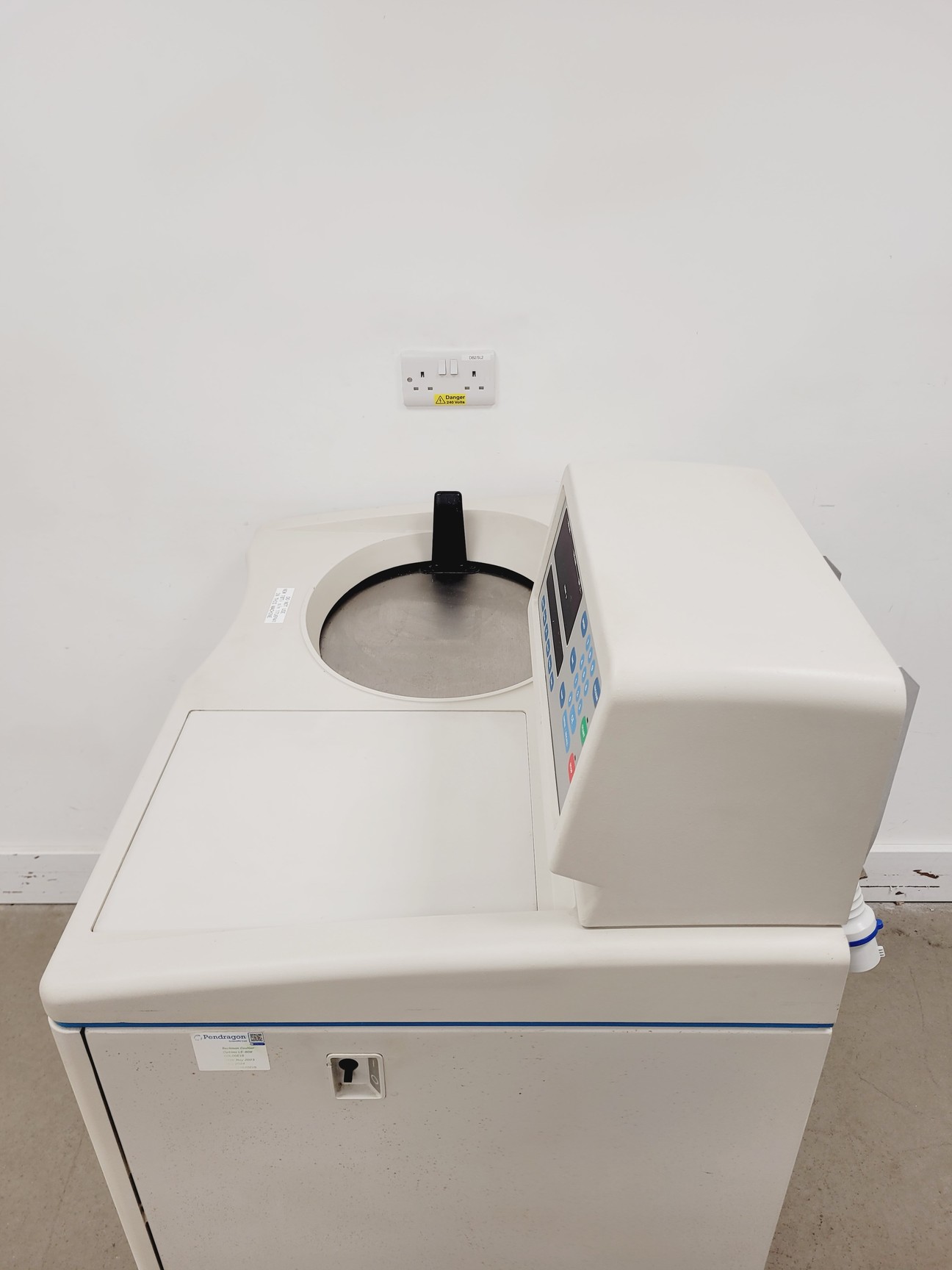 Image of Beckman Coulter Optima LE-80K Ultracentrifuge Lab