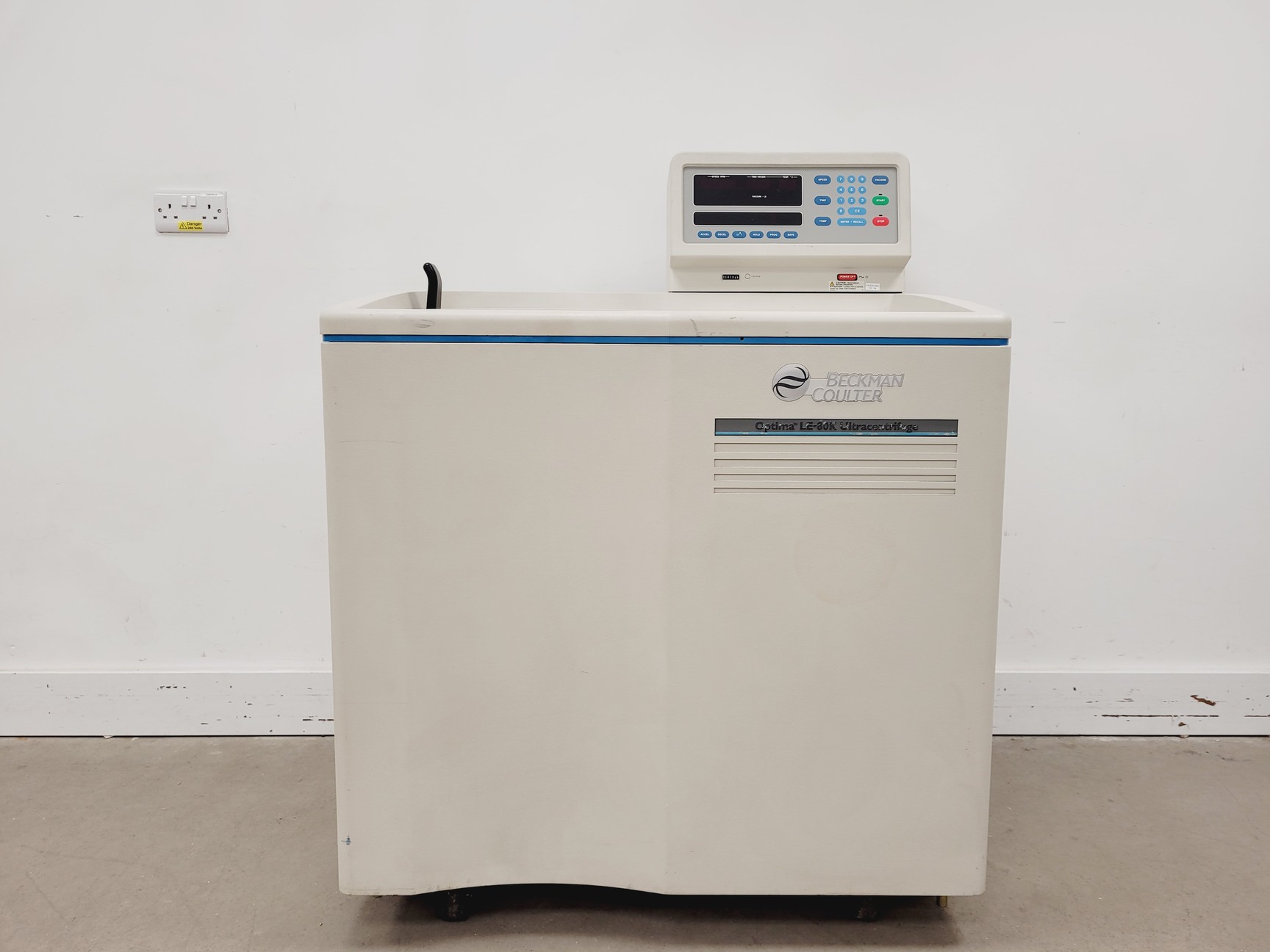 Image of Beckman Coulter Optima LE-80K Ultracentrifuge Lab