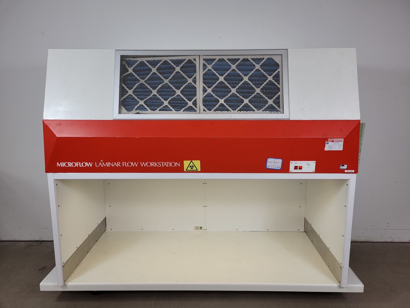 Image of Microflow Laminar Flow Workstation Cabinet  Model MMM 118026 Lab