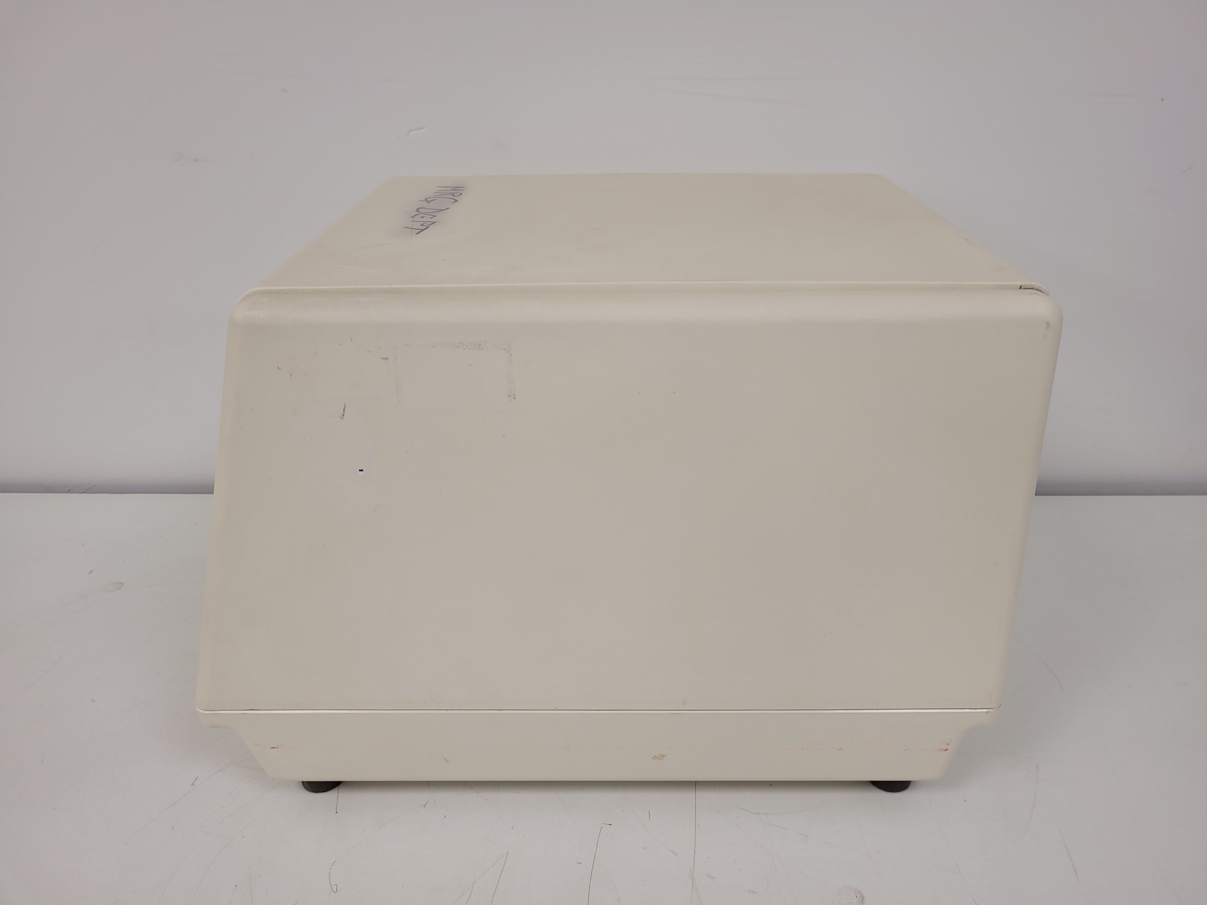 Image of Sigma Benchtop Centrifuge Model 201M with 14000rpm Rotor Lab