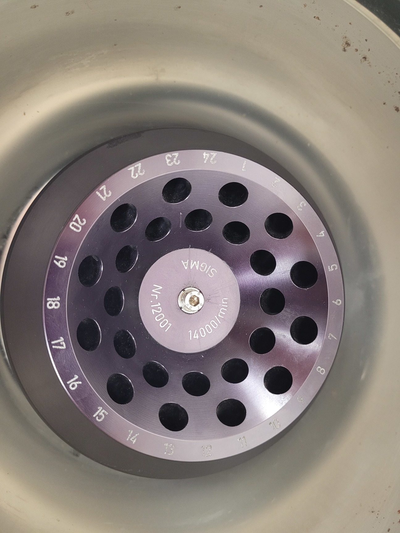 Image of Sigma Benchtop Centrifuge Model 201M with 14000rpm Rotor Lab