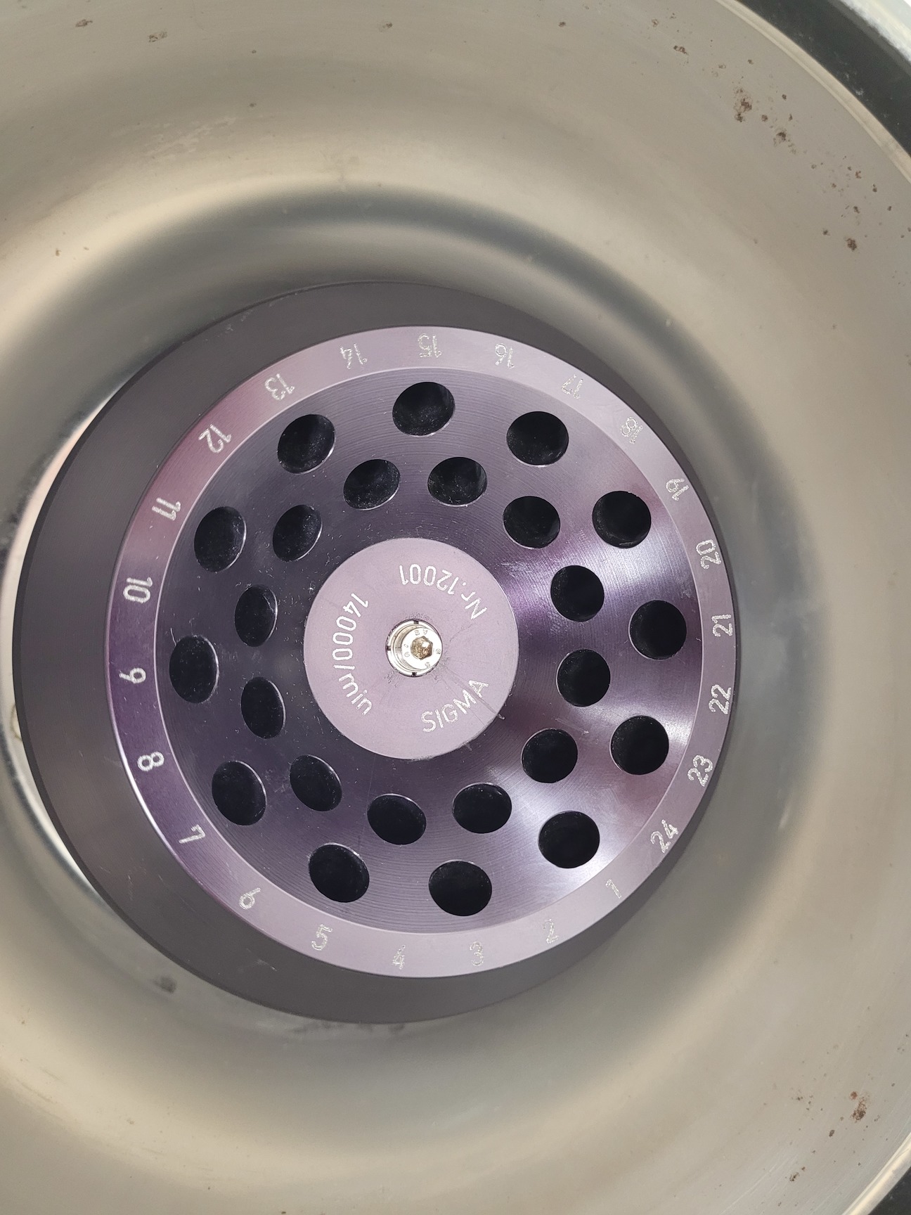 Image of Sigma Benchtop Centrifuge Model 201M with 14000rpm Rotor Lab