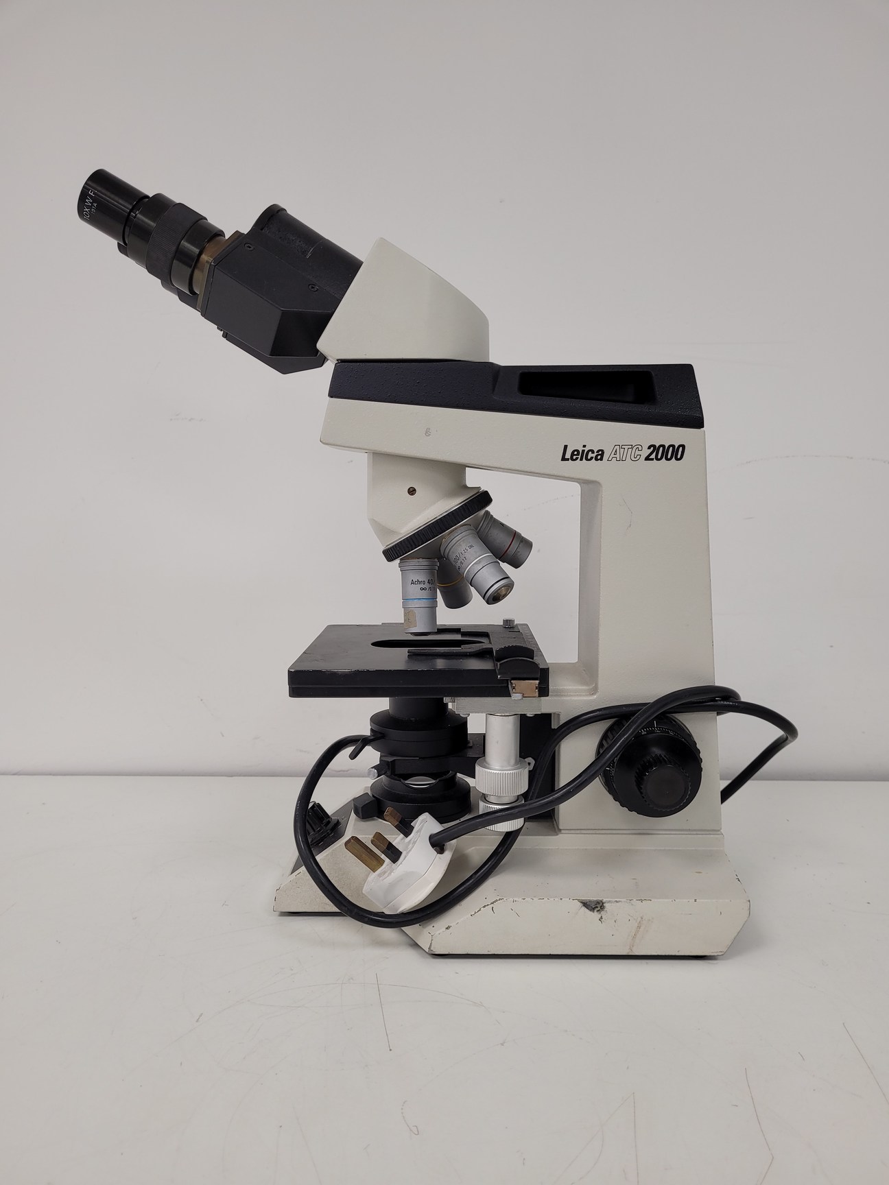 Image of Leica ATC 2000 Compound Microscope w/ 4 x Objectives Achro Lab