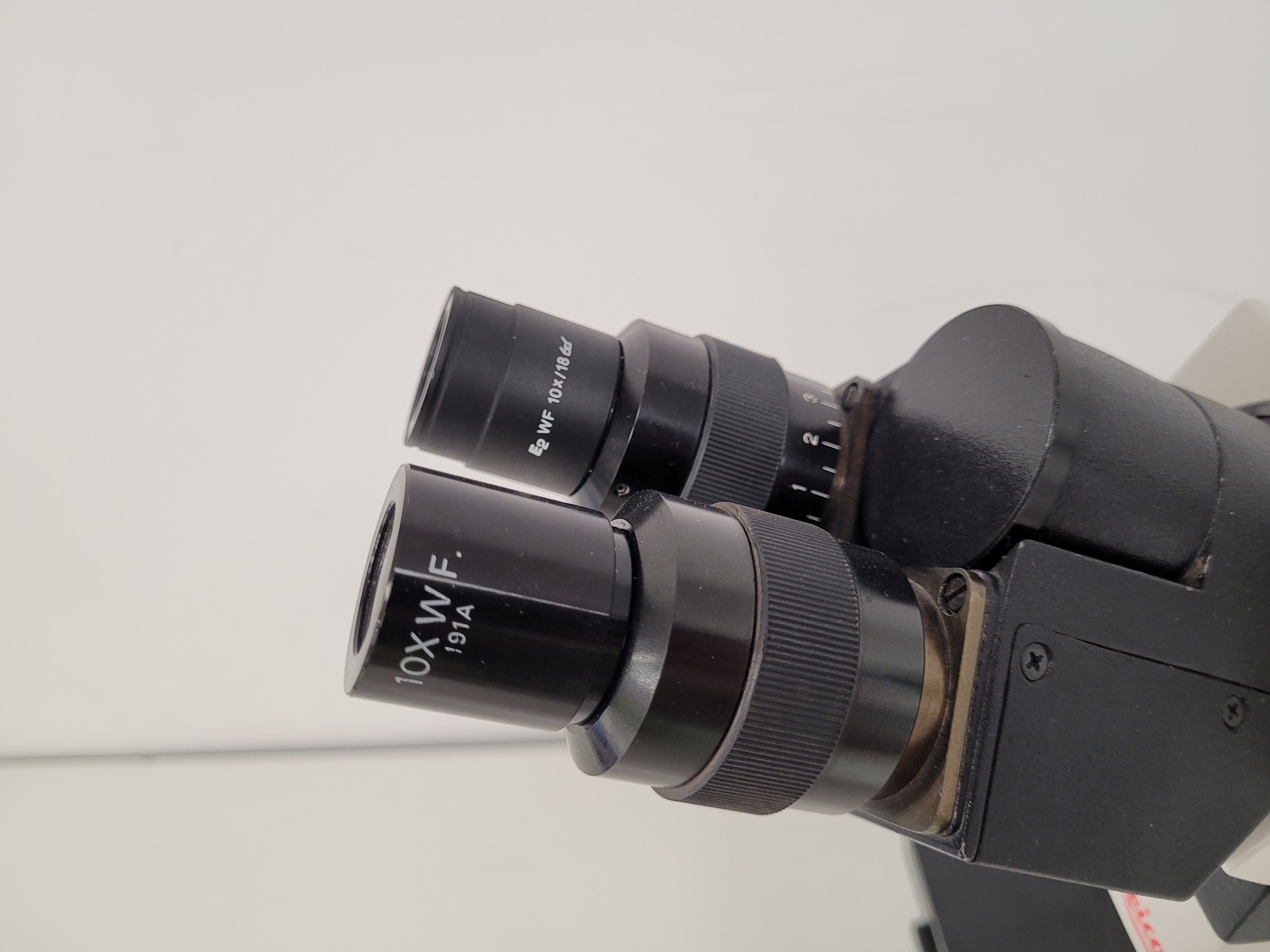 Image of Leica ATC 2000 Compound Microscope w/ 4 x Objectives Achro Lab