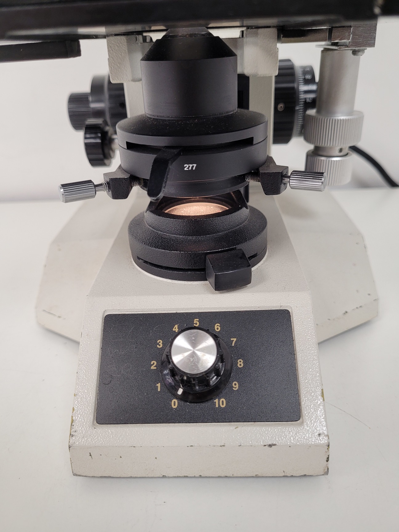 Image of Leica ATC 2000 Compound Microscope w/ 4 x Objectives Achro Lab