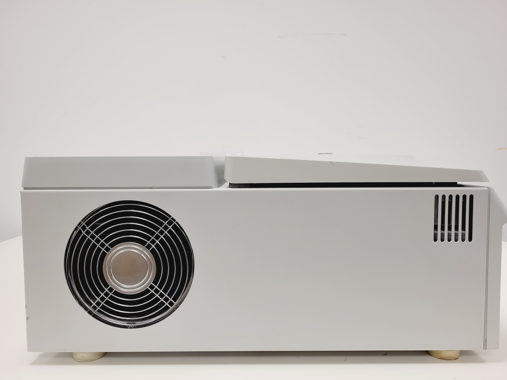 Image of Eppendorf Refrigerated Centrifuge 5417R with FA 45-30-11 Rotor Spares/Repairs