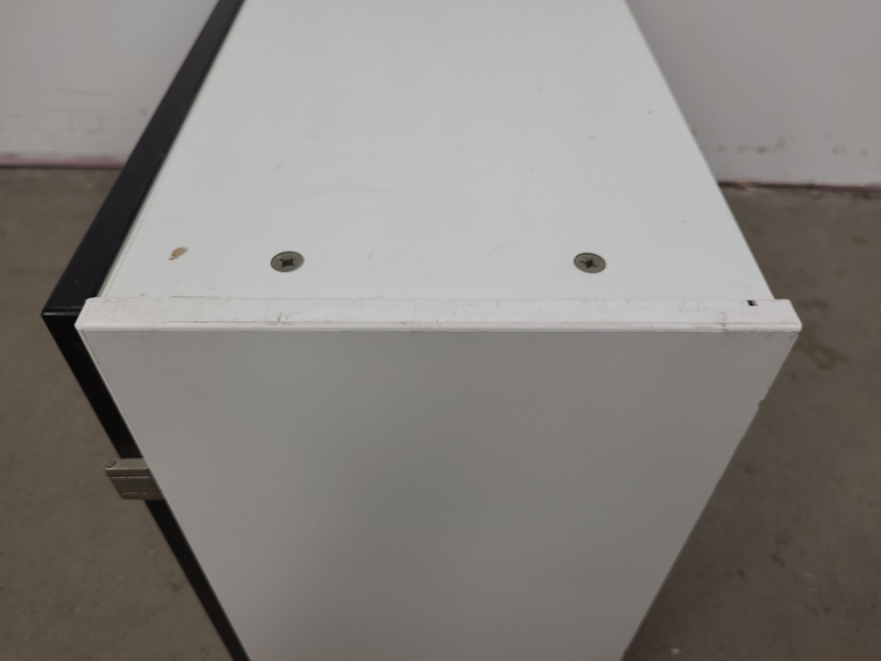 Image of 8 x Wall Mounted Double Door Laboratory Cupboards  L 100cm x W 34cm x H 60cm Lab