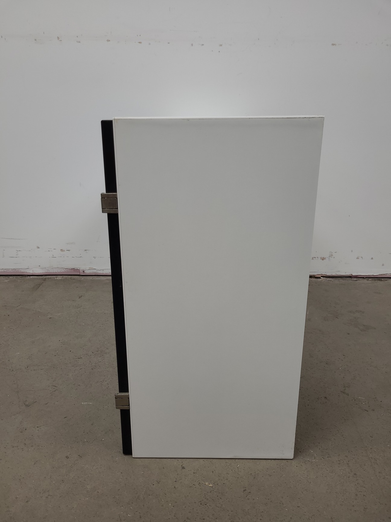 Image of 8 x Wall Mounted Double Door Laboratory Cupboards  L 100cm x W 34cm x H 60cm Lab