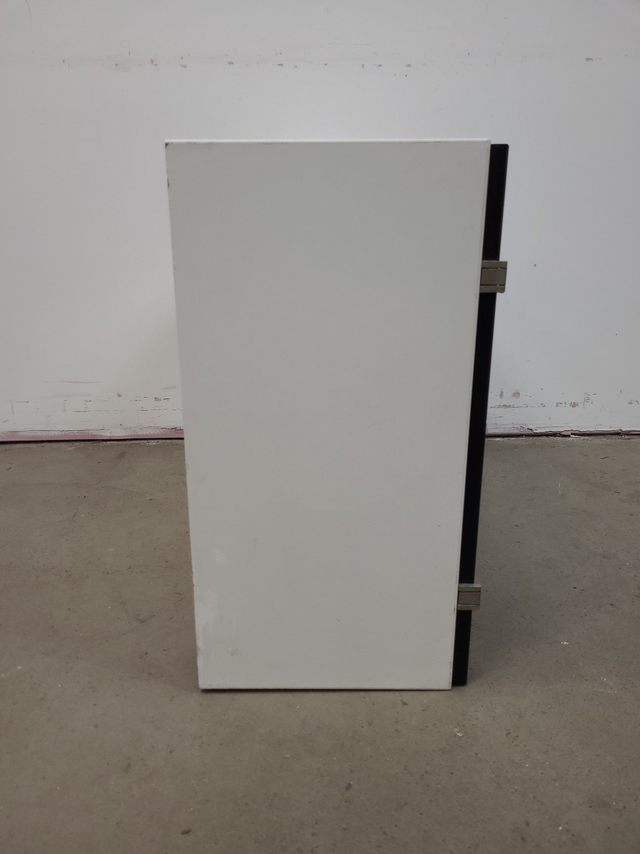 Image of 8 x Wall Mounted Double Door Laboratory Cupboards  L 100cm x W 34cm x H 60cm Lab