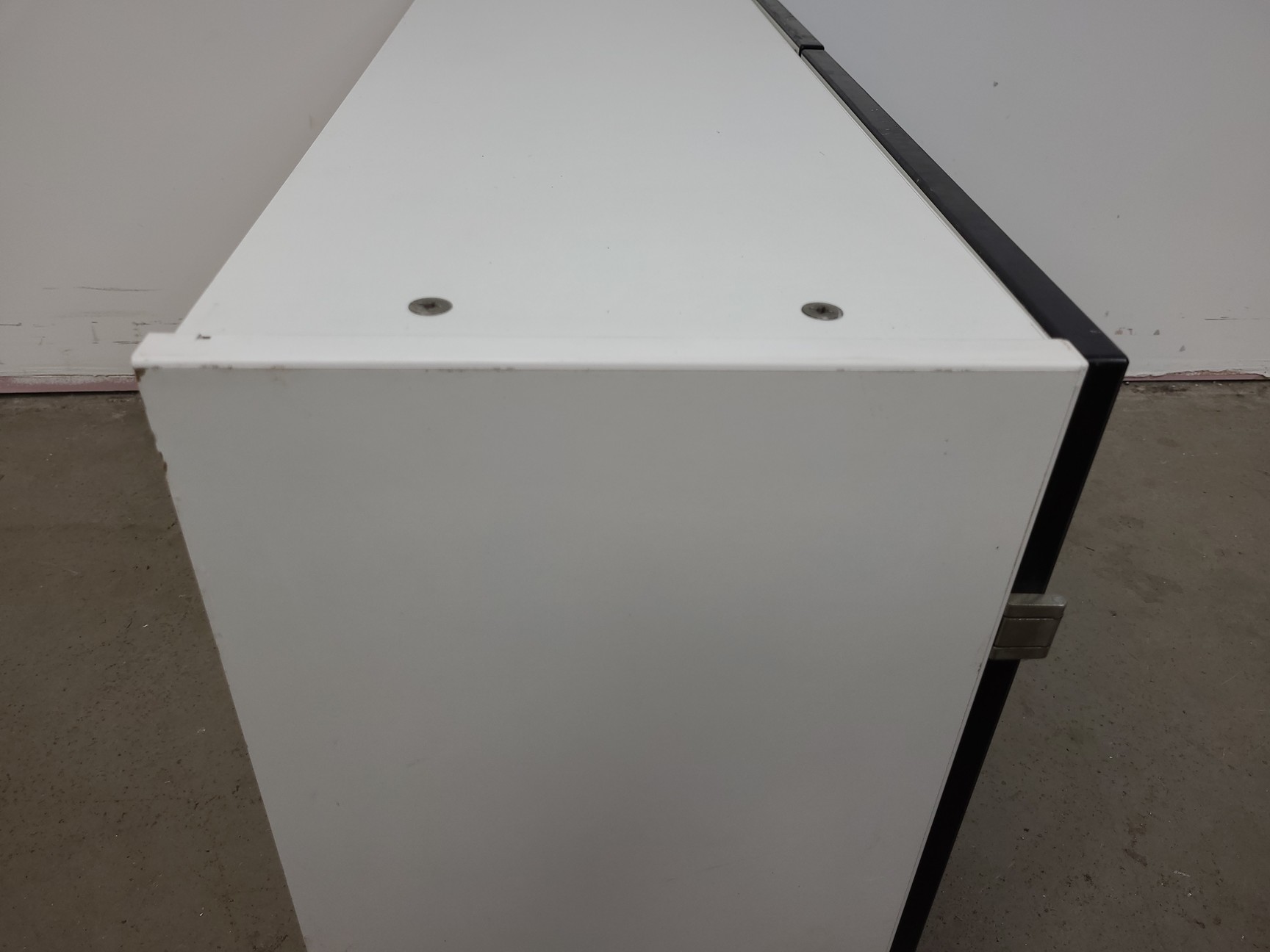 Image of 8 x Wall Mounted Double Door Laboratory Cupboards  L 100cm x W 34cm x H 60cm Lab