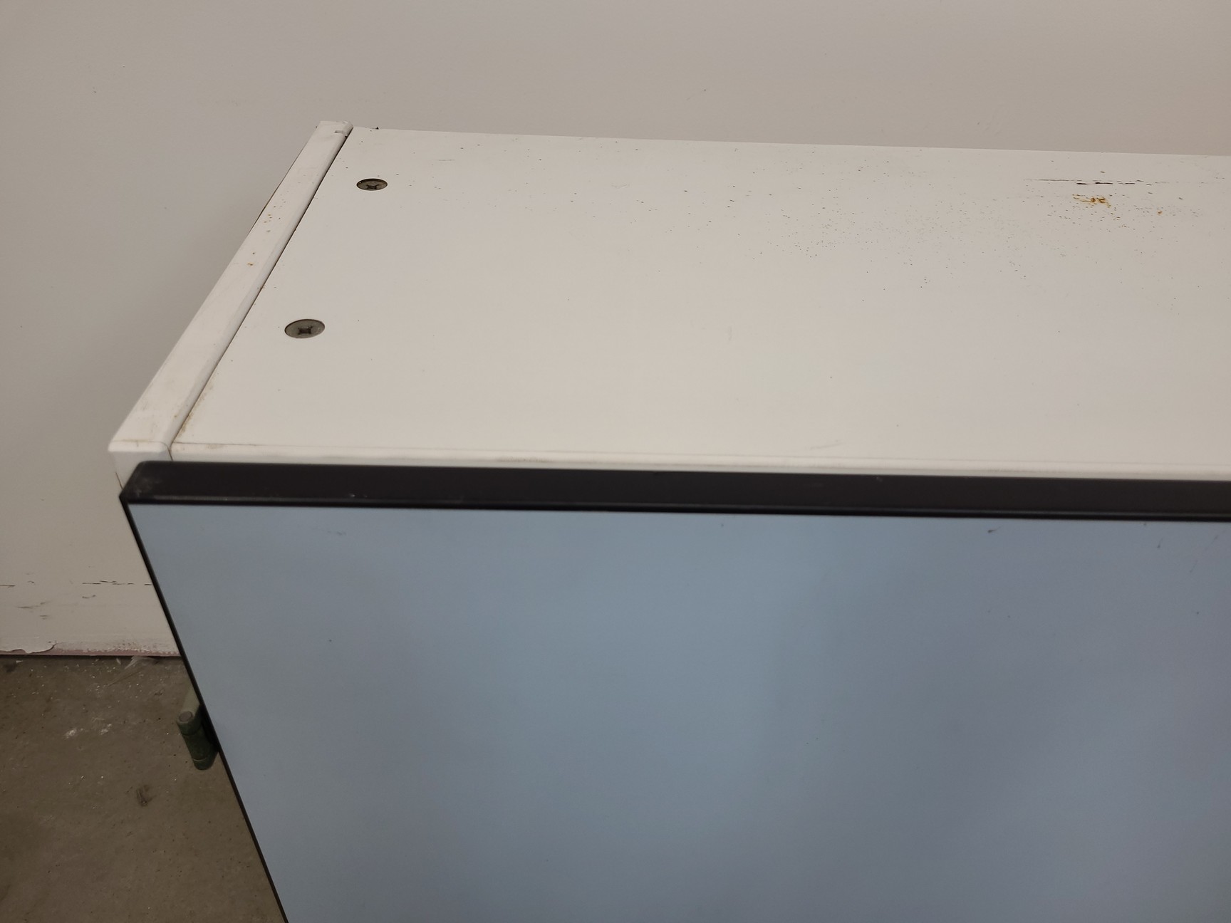 Image of 8 x Wall Mounted Double Door Laboratory Cupboards  L 100cm x W 34cm x H 60cm Lab