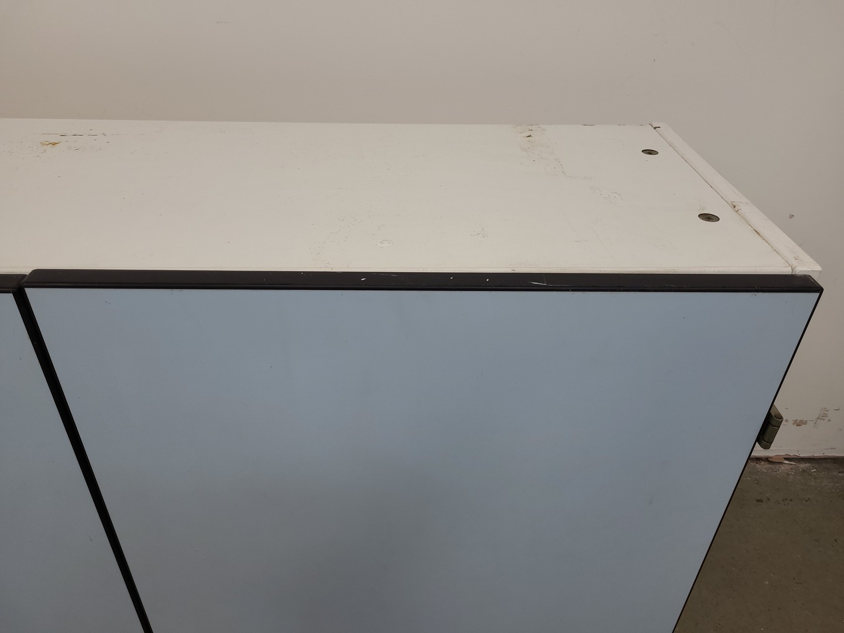 Image of 8 x Wall Mounted Double Door Laboratory Cupboards  L 100cm x W 34cm x H 60cm Lab