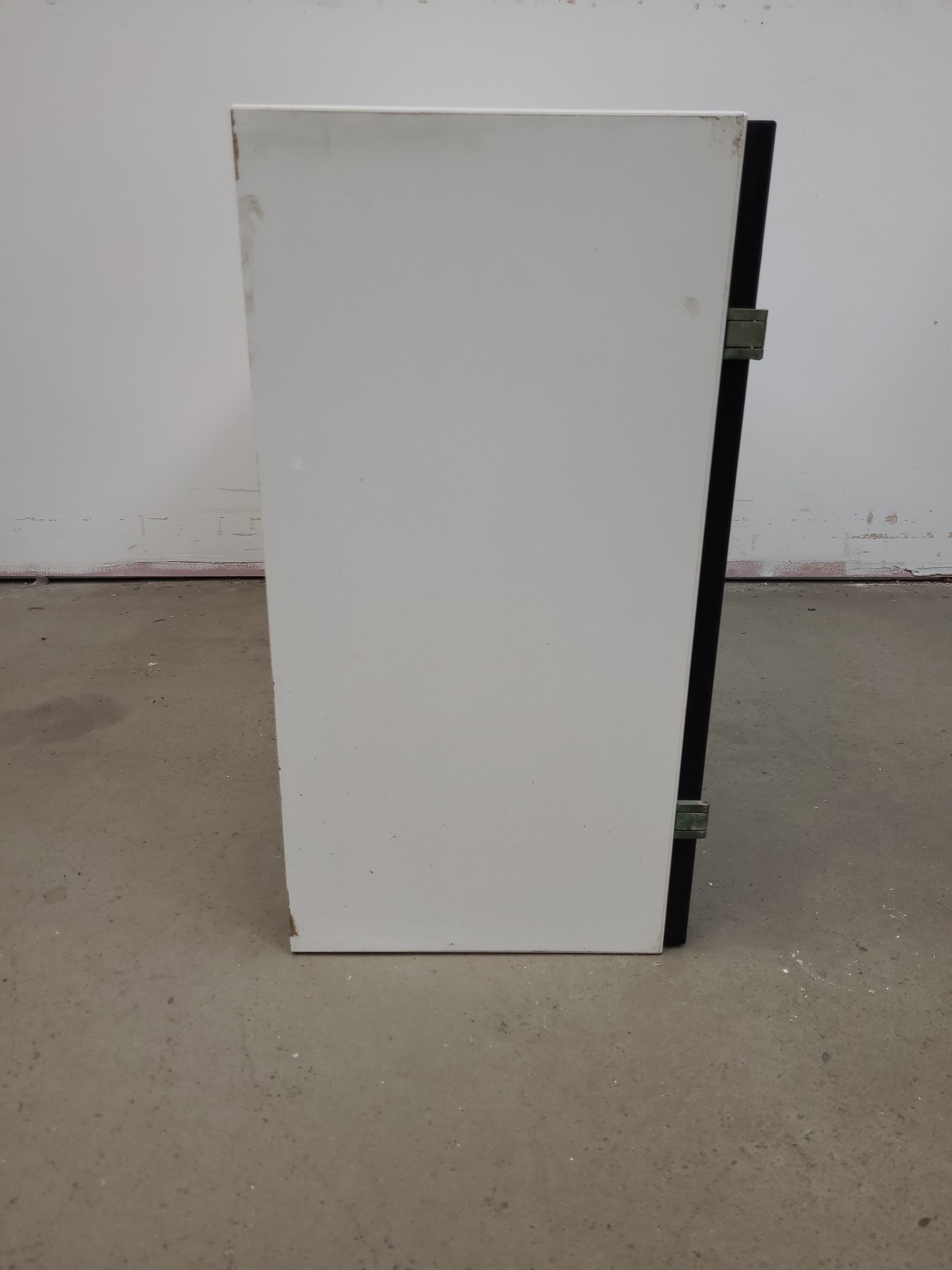Image of 8 x Wall Mounted Double Door Laboratory Cupboards  L 100cm x W 34cm x H 60cm Lab
