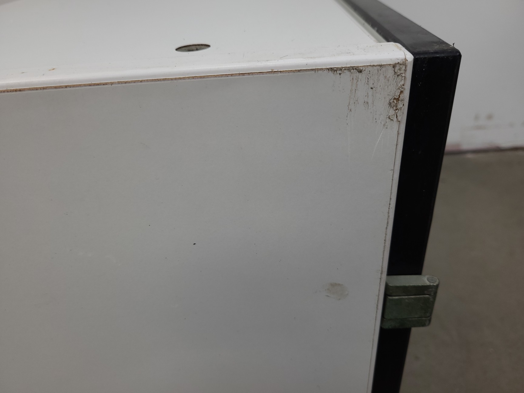 Image of 8 x Wall Mounted Double Door Laboratory Cupboards  L 100cm x W 34cm x H 60cm Lab