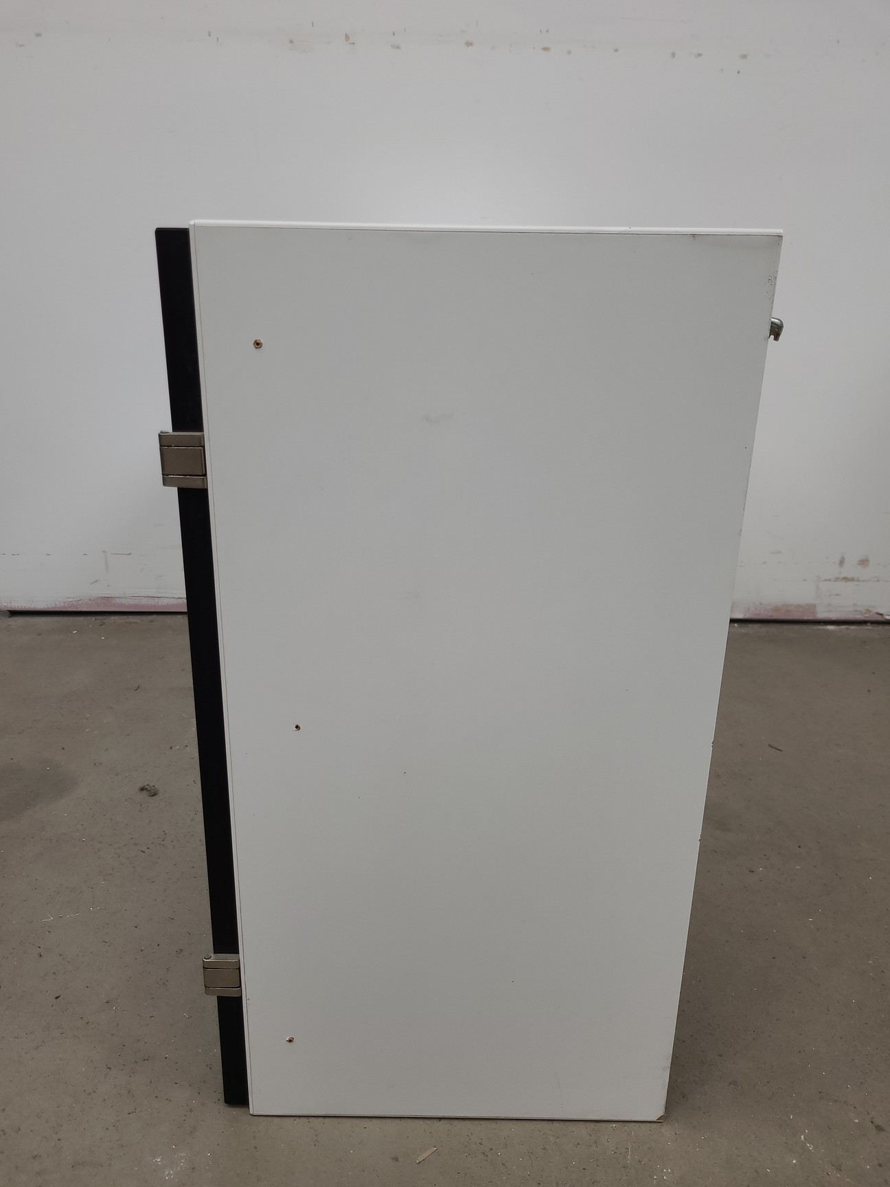 Image of 8 x Wall Mounted Double Door Laboratory Cupboards  L 100cm x W 34cm x H 60cm Lab