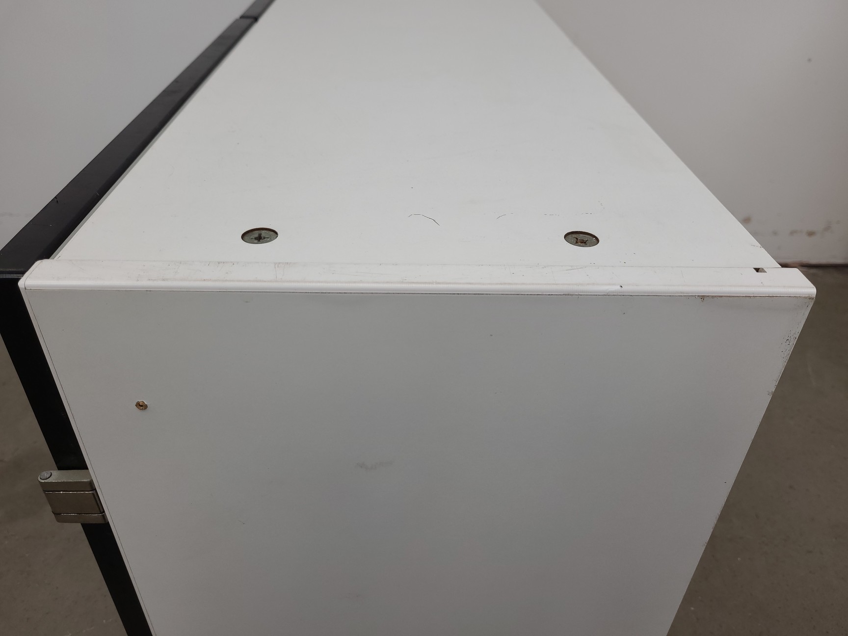 Image of 8 x Wall Mounted Double Door Laboratory Cupboards  L 100cm x W 34cm x H 60cm Lab