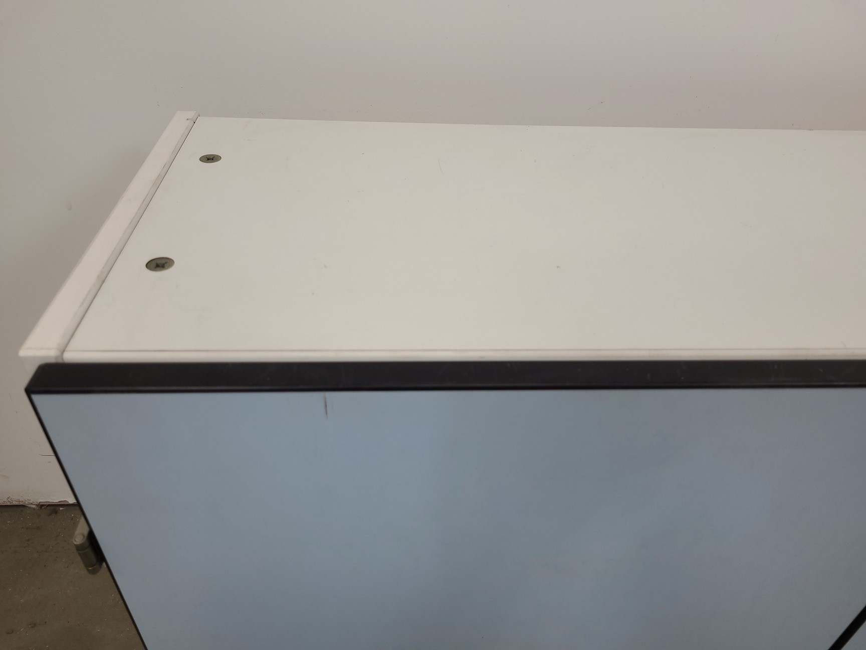 Image of 8 x Wall Mounted Double Door Laboratory Cupboards  L 100cm x W 34cm x H 60cm Lab