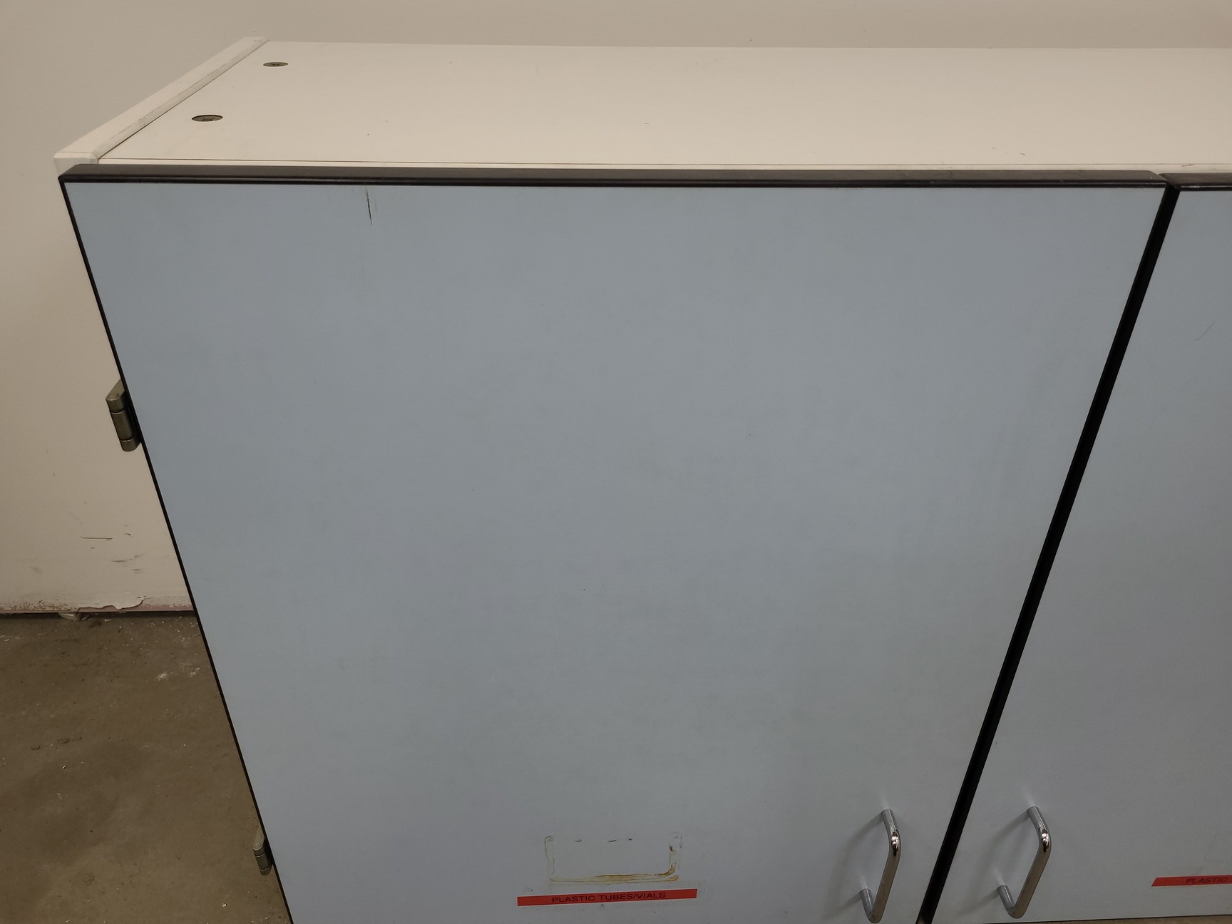 Image of 8 x Wall Mounted Double Door Laboratory Cupboards  L 100cm x W 34cm x H 60cm Lab
