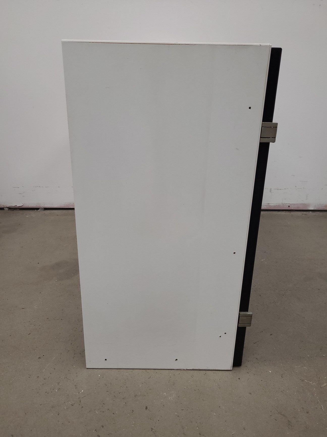 Image of 8 x Wall Mounted Double Door Laboratory Cupboards  L 100cm x W 34cm x H 60cm Lab
