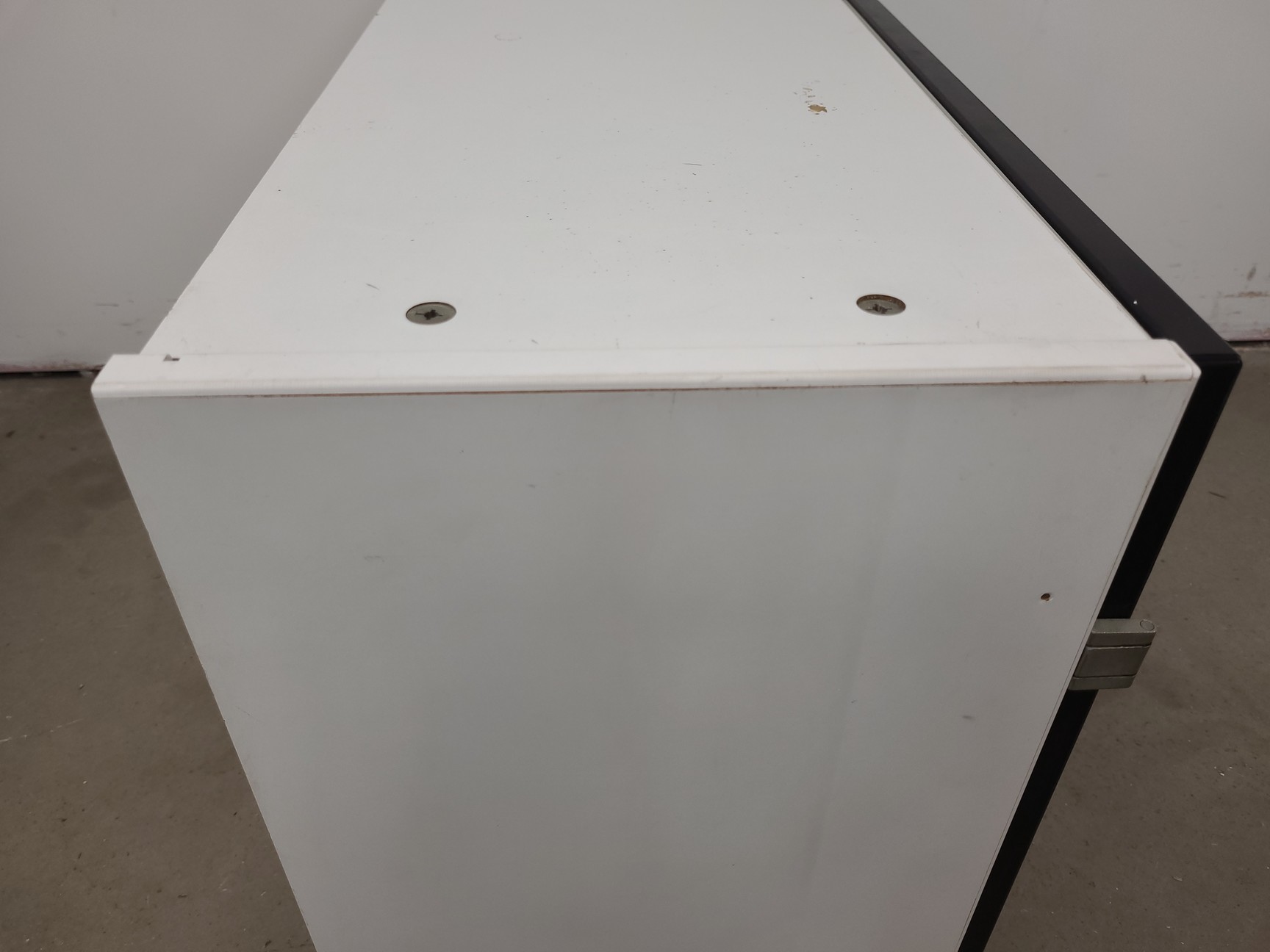 Image of 8 x Wall Mounted Double Door Laboratory Cupboards  L 100cm x W 34cm x H 60cm Lab