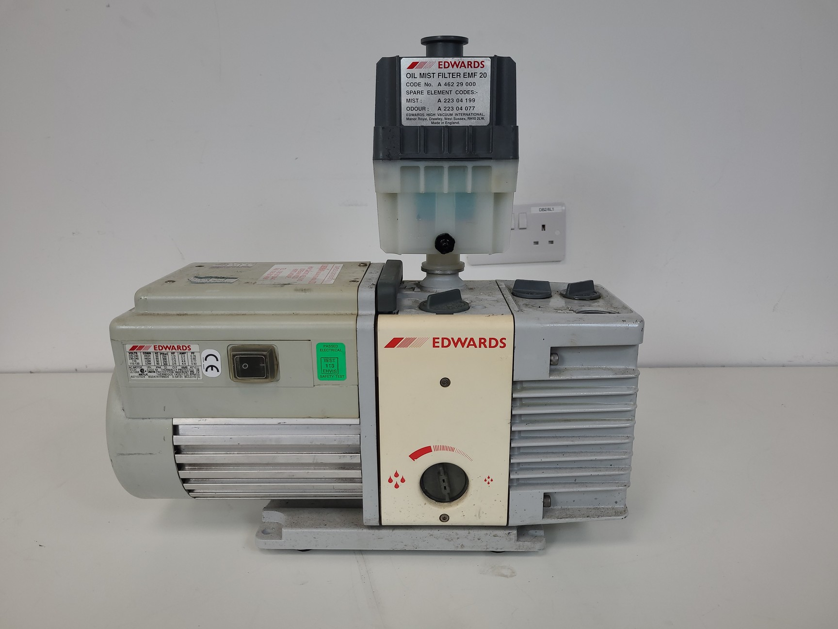 Image of Edwards RV5 Pump & EMF20 Oil Mist Filter