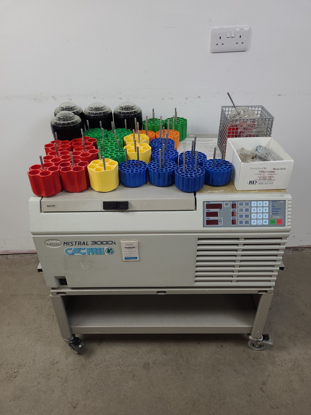 Image of Sanyo MSE Mistral 3000i Refrigerated Benchtop Centrifuge Lab