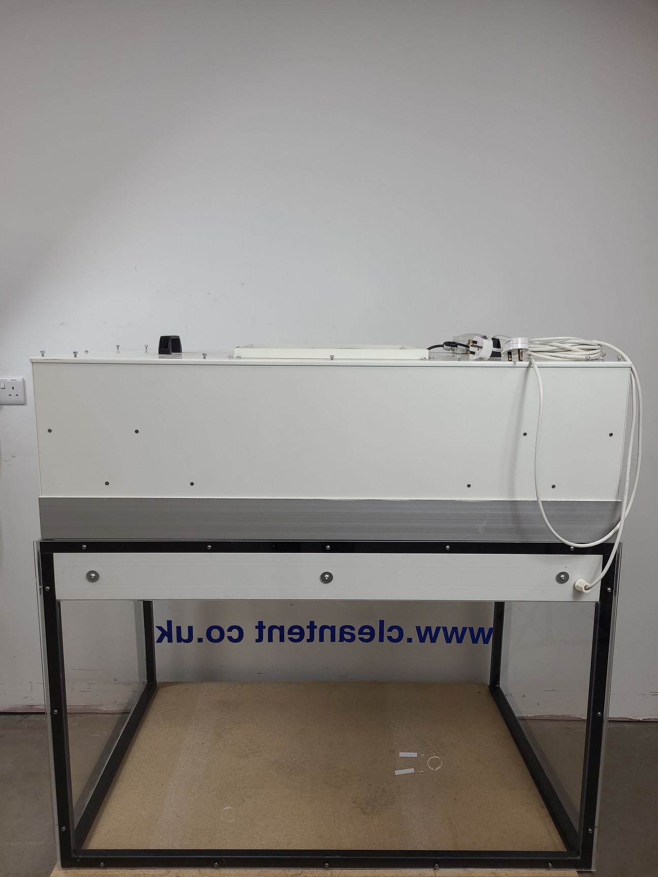 Image of Clean-Hood Series 1200 Laminar Flow Cabinet Lab