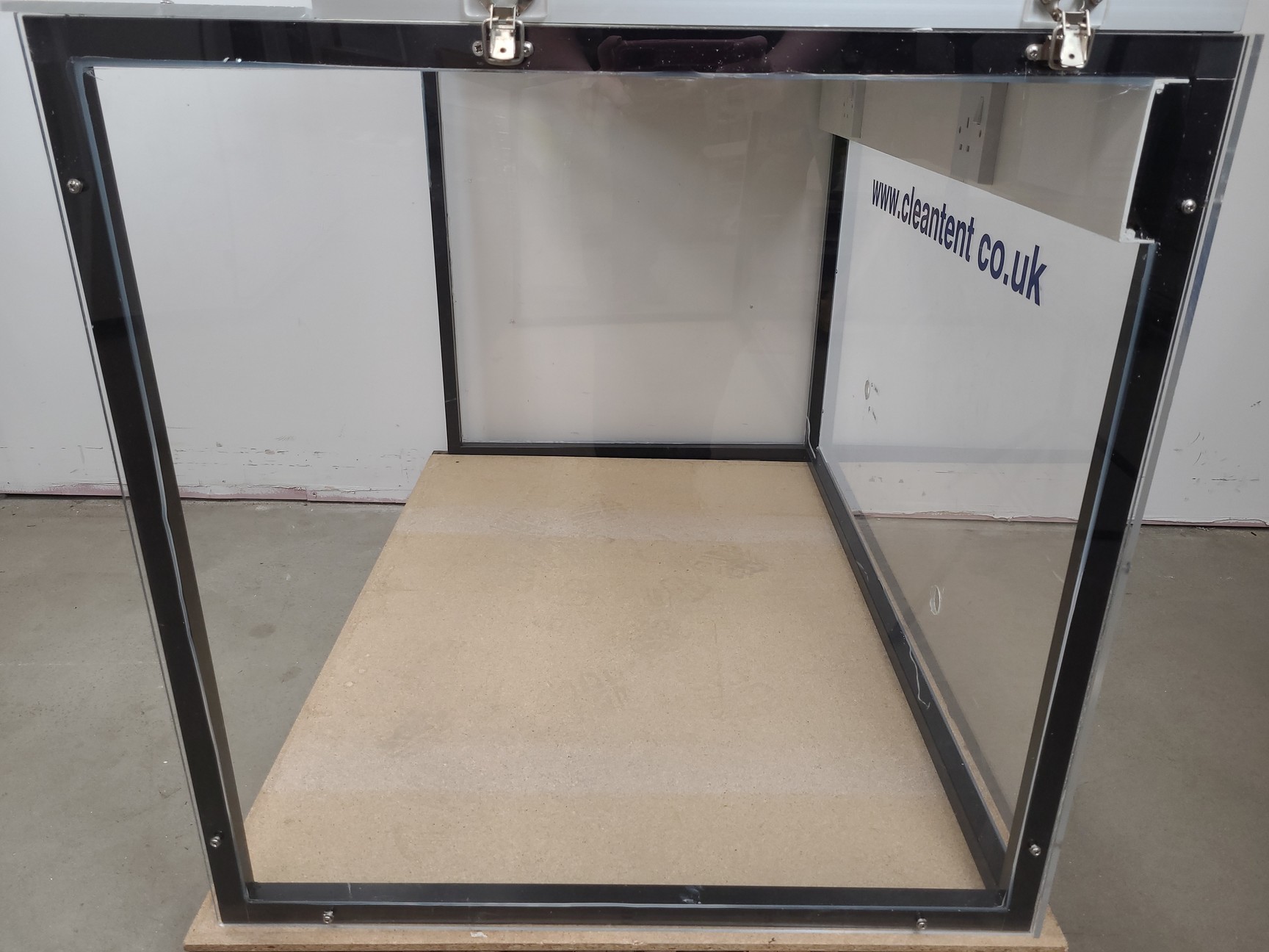 Image of Clean-Hood Series 1200 Laminar Flow Cabinet Lab