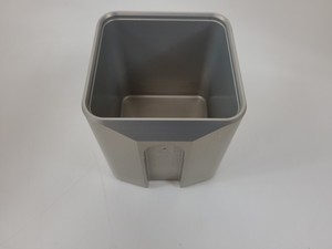 Thumbnail image of 4x Eppendorf Square Centrifuge Buckets  05/11 780 g Max Load Lab