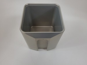 Thumbnail image of 4x Eppendorf Square Centrifuge Buckets  05/11 780 g Max Load Lab