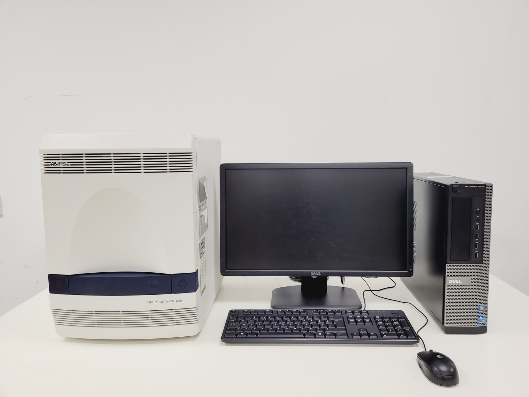 Image of Applied Biosystems 7500 Fast Real-Time PCR System with PC & Software Lab