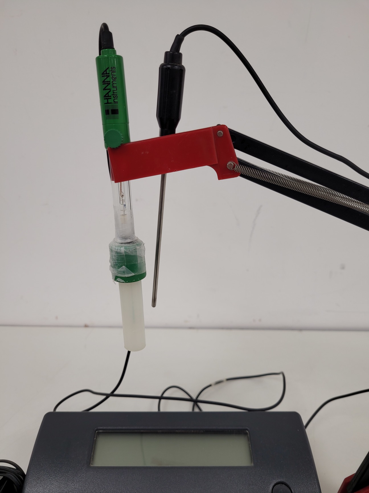 Image of Hanna Instruments pH 210 Microprocessor pH Meter Lab