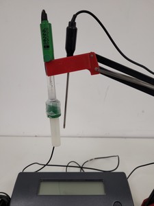 Thumbnail image of Hanna Instruments pH 210 Microprocessor pH Meter Lab