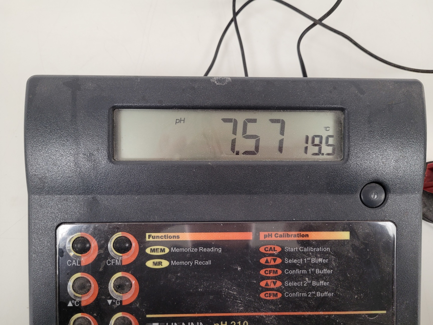 Image of Hanna Instruments pH 210 Microprocessor pH Meter Lab