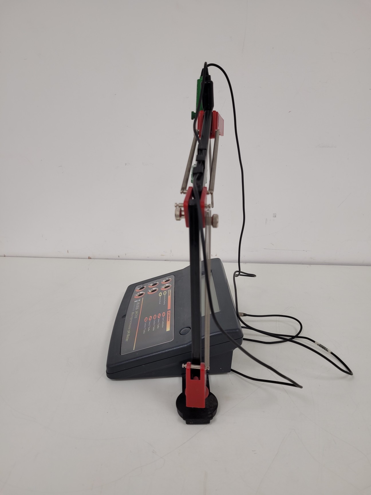 Image of Hanna Instruments pH 210 Microprocessor pH Meter Lab