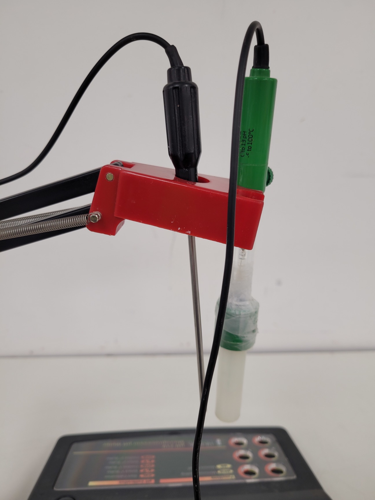 Image of Hanna Instruments pH 210 Microprocessor pH Meter Lab