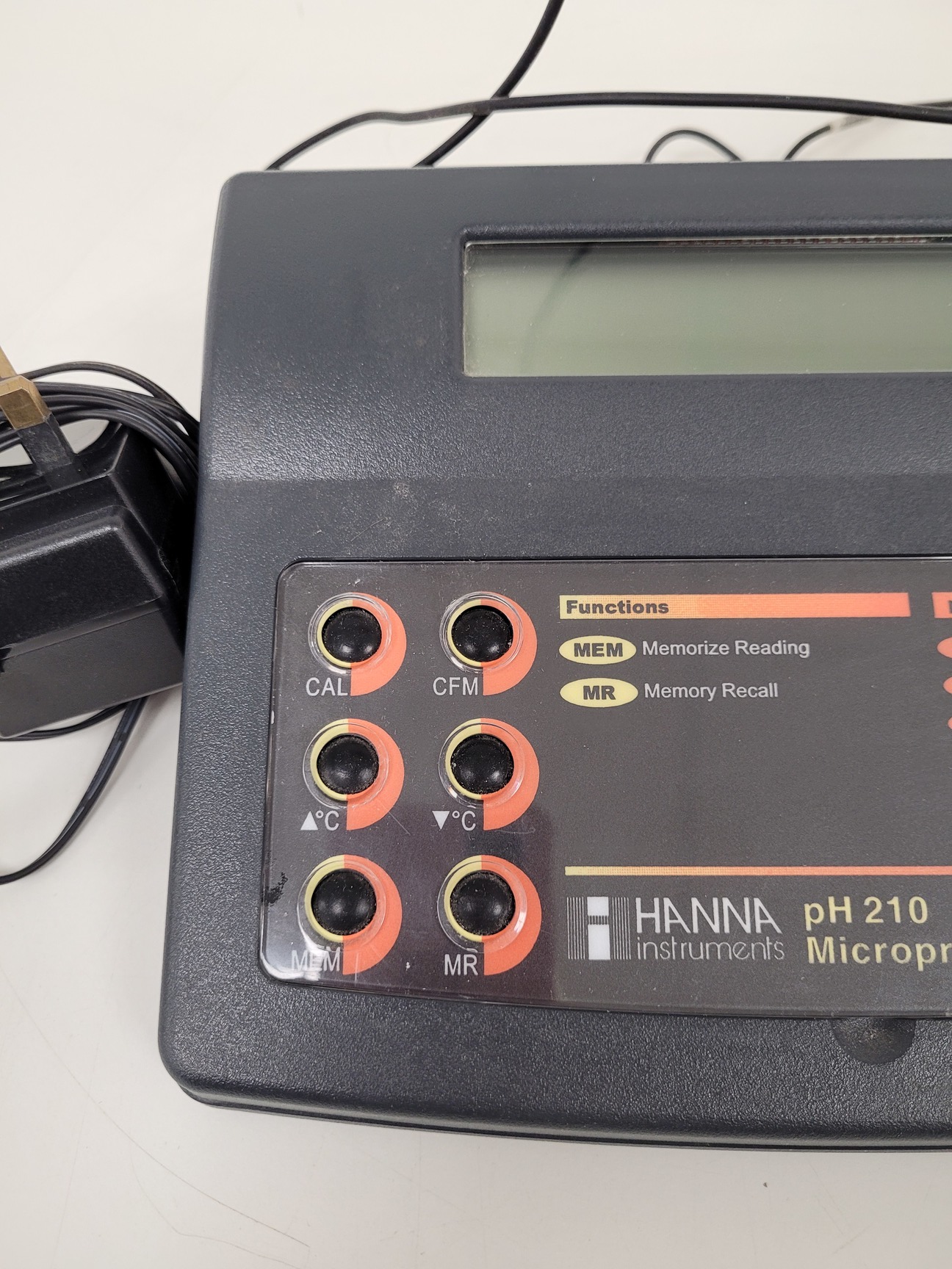 Image of Hanna Instruments pH 210 Microprocessor pH Meter Lab