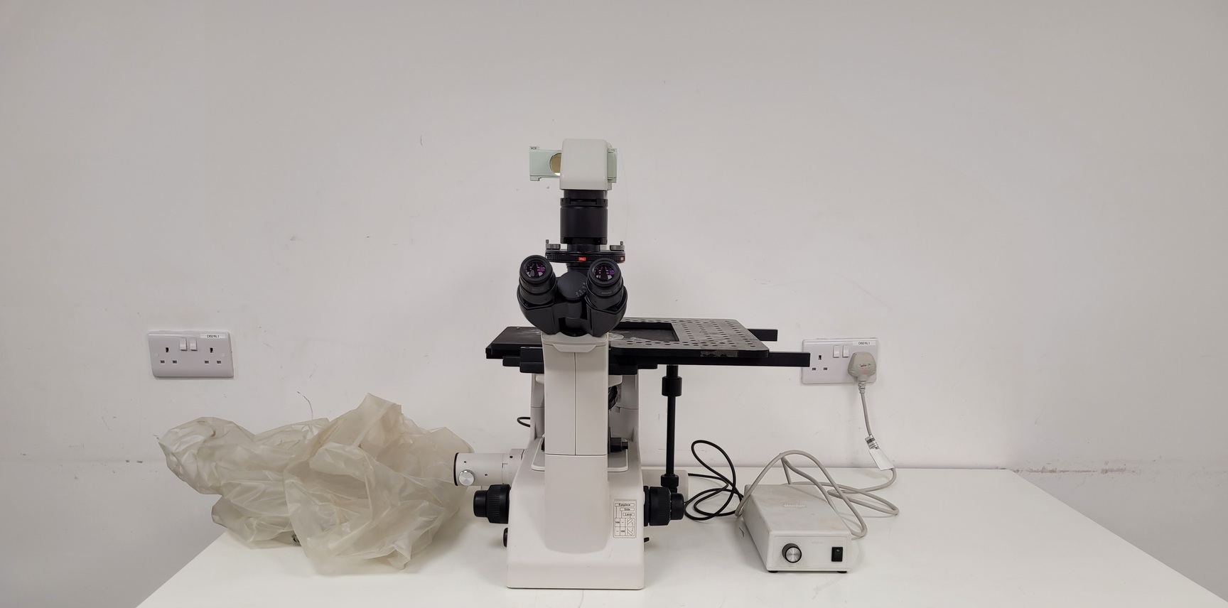 Image of Nikon Eclipse TE200 Inverted Microscope & Power Supply Lab