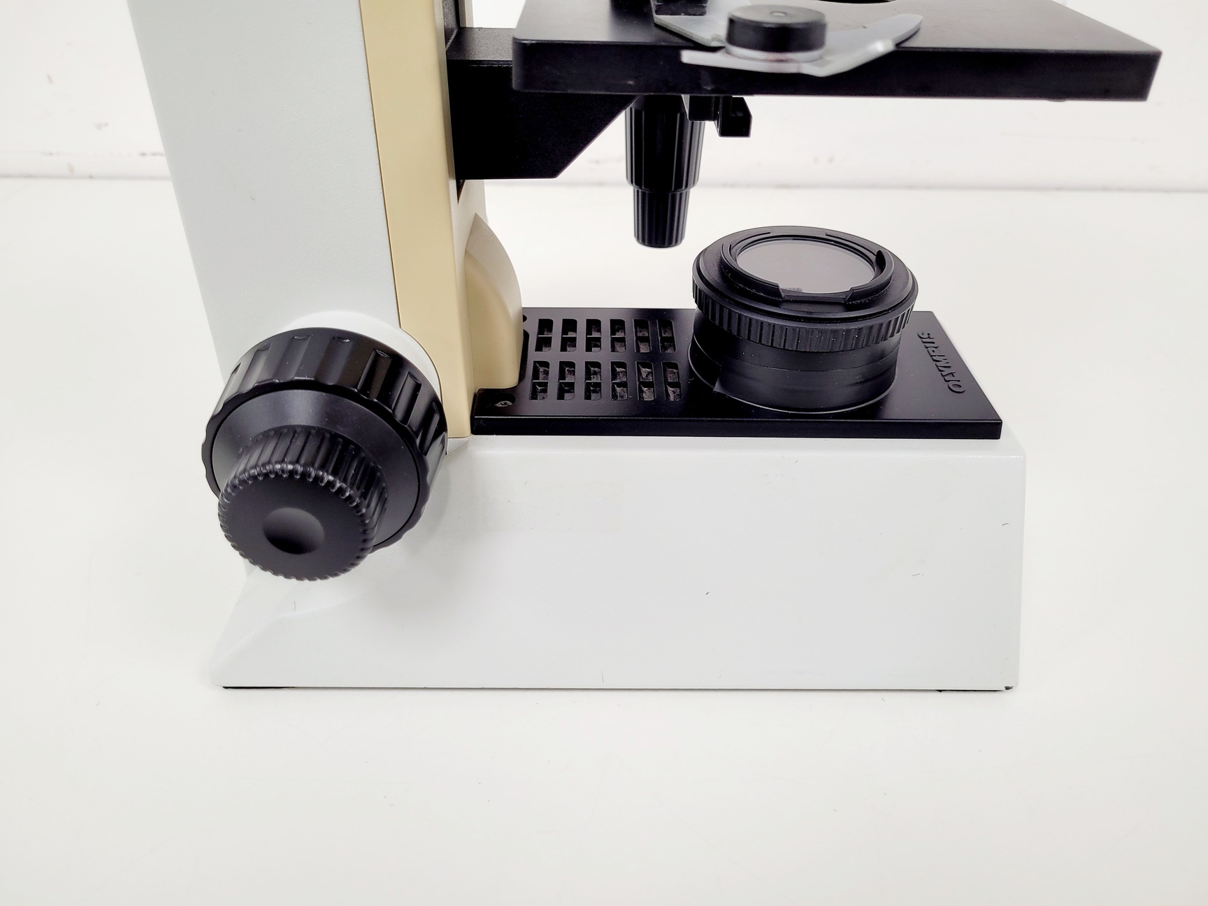 Image of Olympus CH20 Compound Microscope  Model: CH20BIMF200 with 2 x Objectives Lab