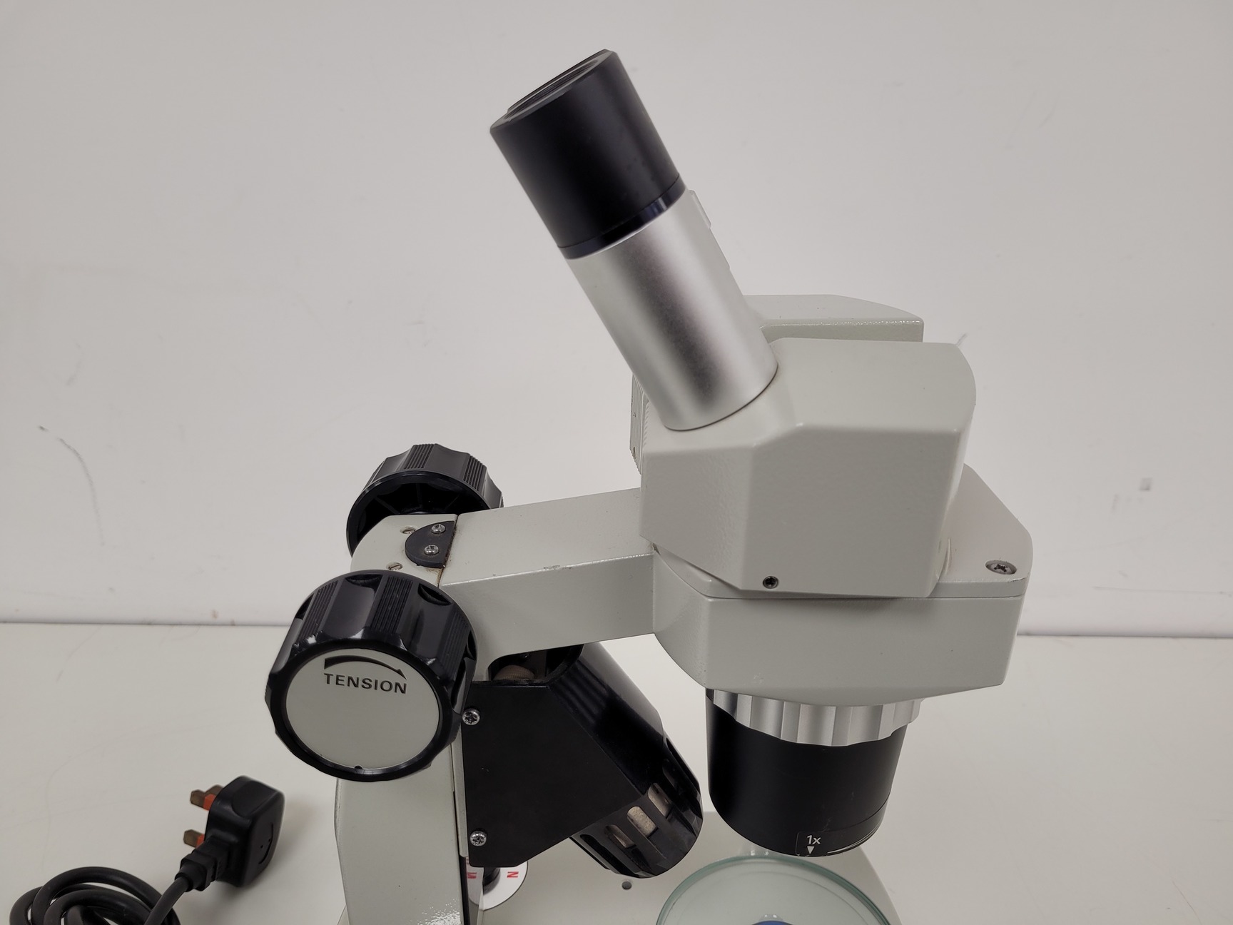 Image of Kyowa Optical Stereo Zoom Microscope Model: SE-L - 3x, 1x Lab