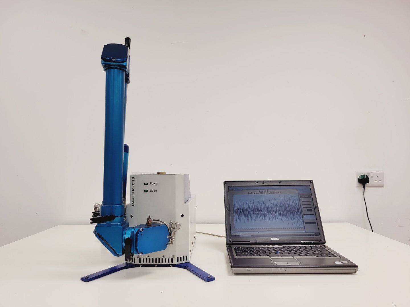 Image of Mettler Toledo ReactiR iC10 w FTIR Spectrometer System & Software Lab Fulty