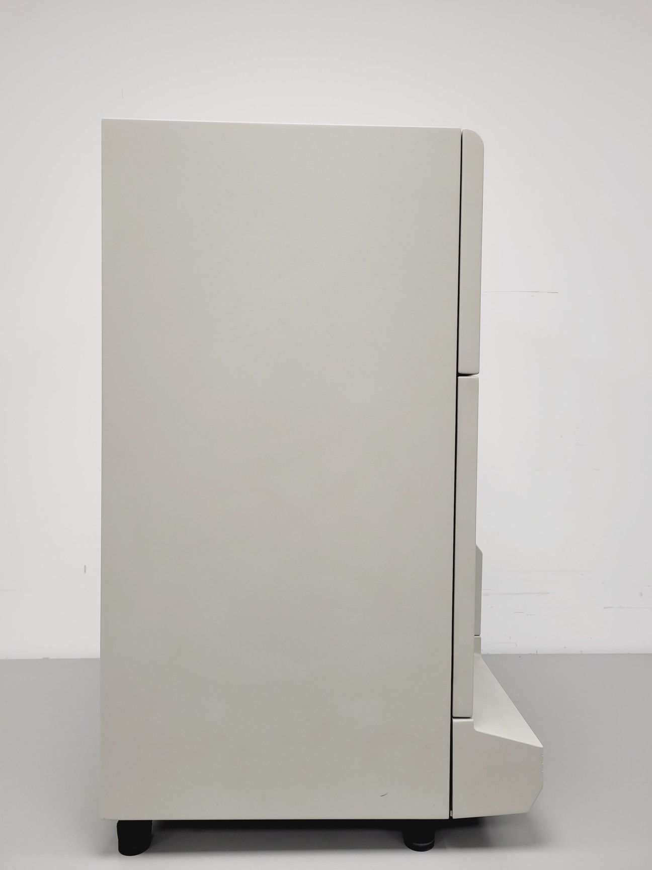 Image of Applied Biosystems ABI Prism 310 Genetic Analysis System Lab