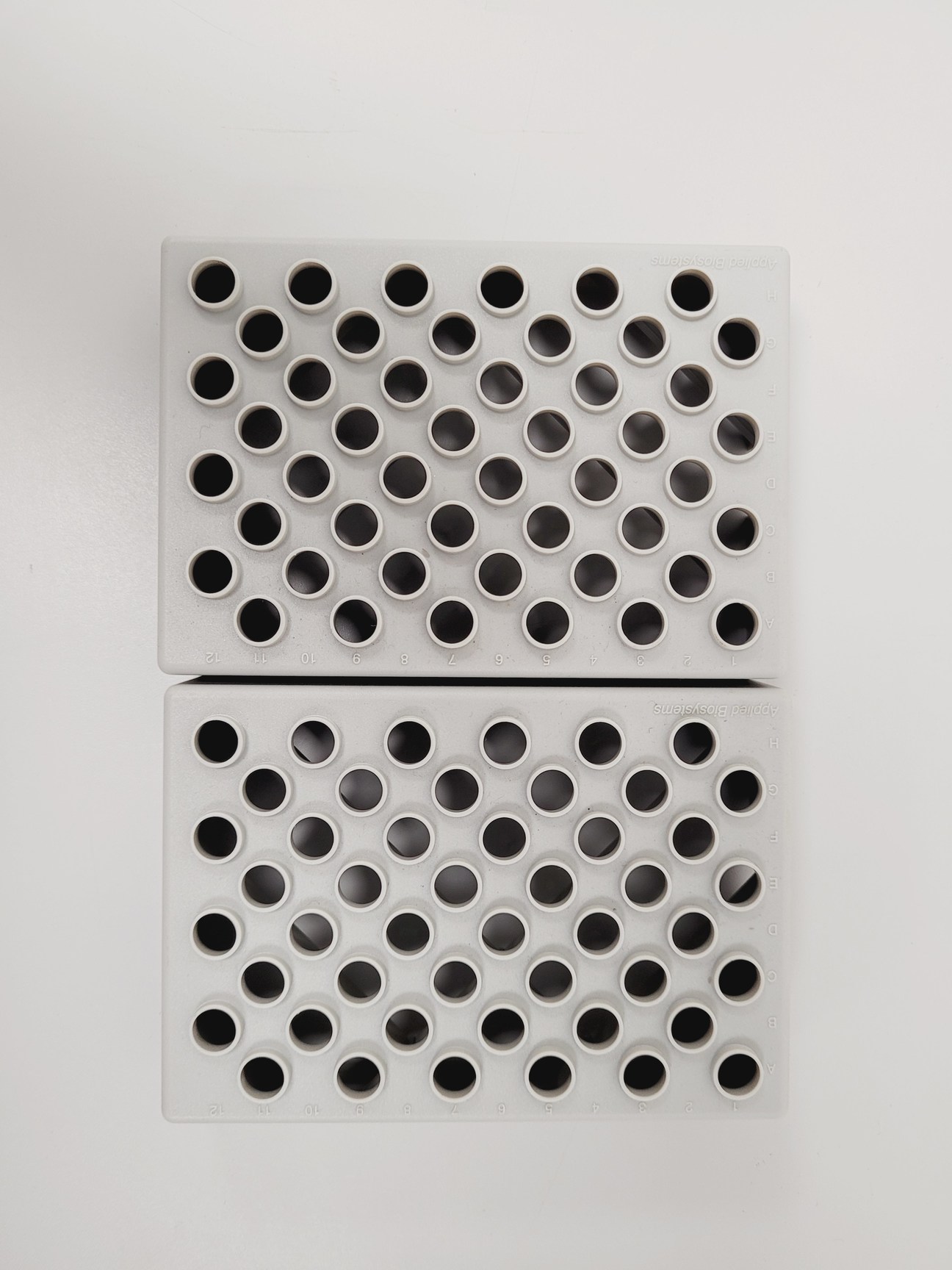 Image of Applied Biosystems ABI Prism 310 Genetic Analysis System Lab