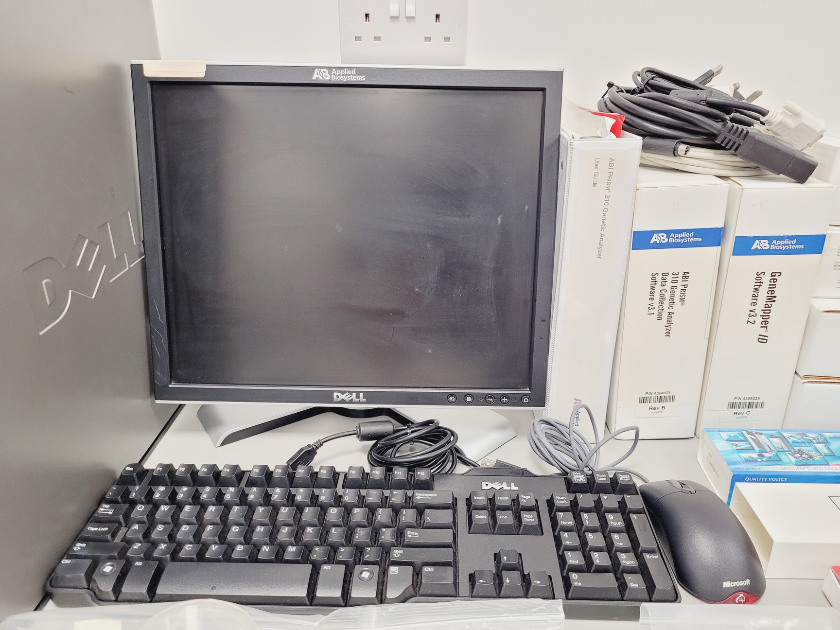 Image of Applied Biosystems ABI Prism 310 Genetic Analysis System Lab