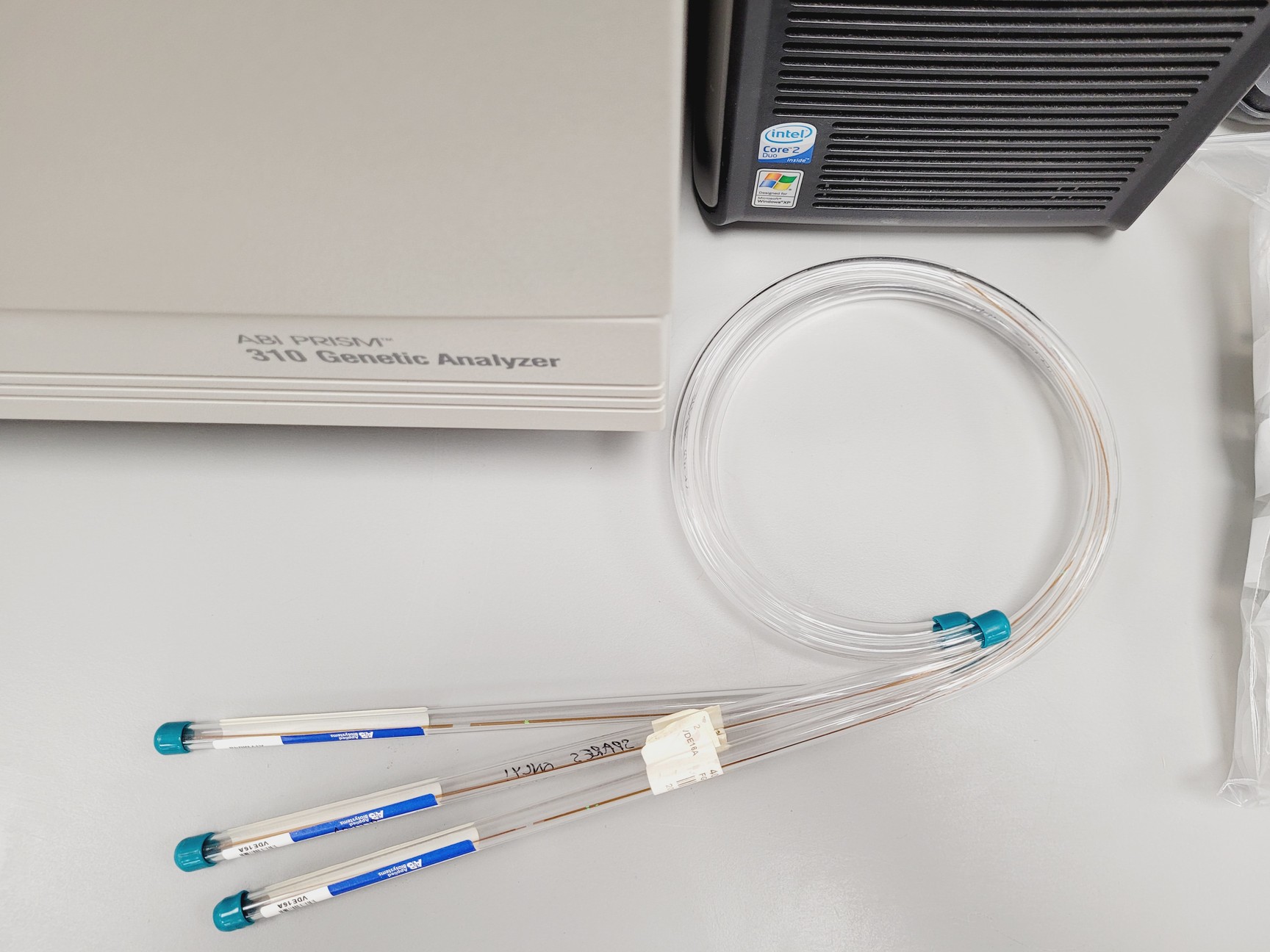 Image of Applied Biosystems ABI Prism 310 Genetic Analysis System Lab