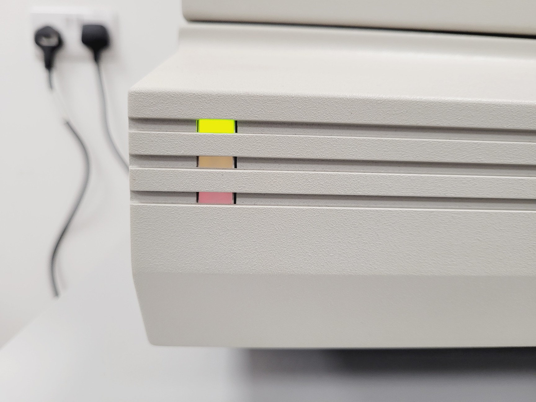 Image of Applied Biosystems ABI Prism 310 Genetic Analysis System Lab
